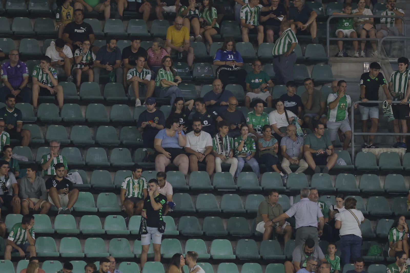 Búscate en las fotos del Betis-Valencia
