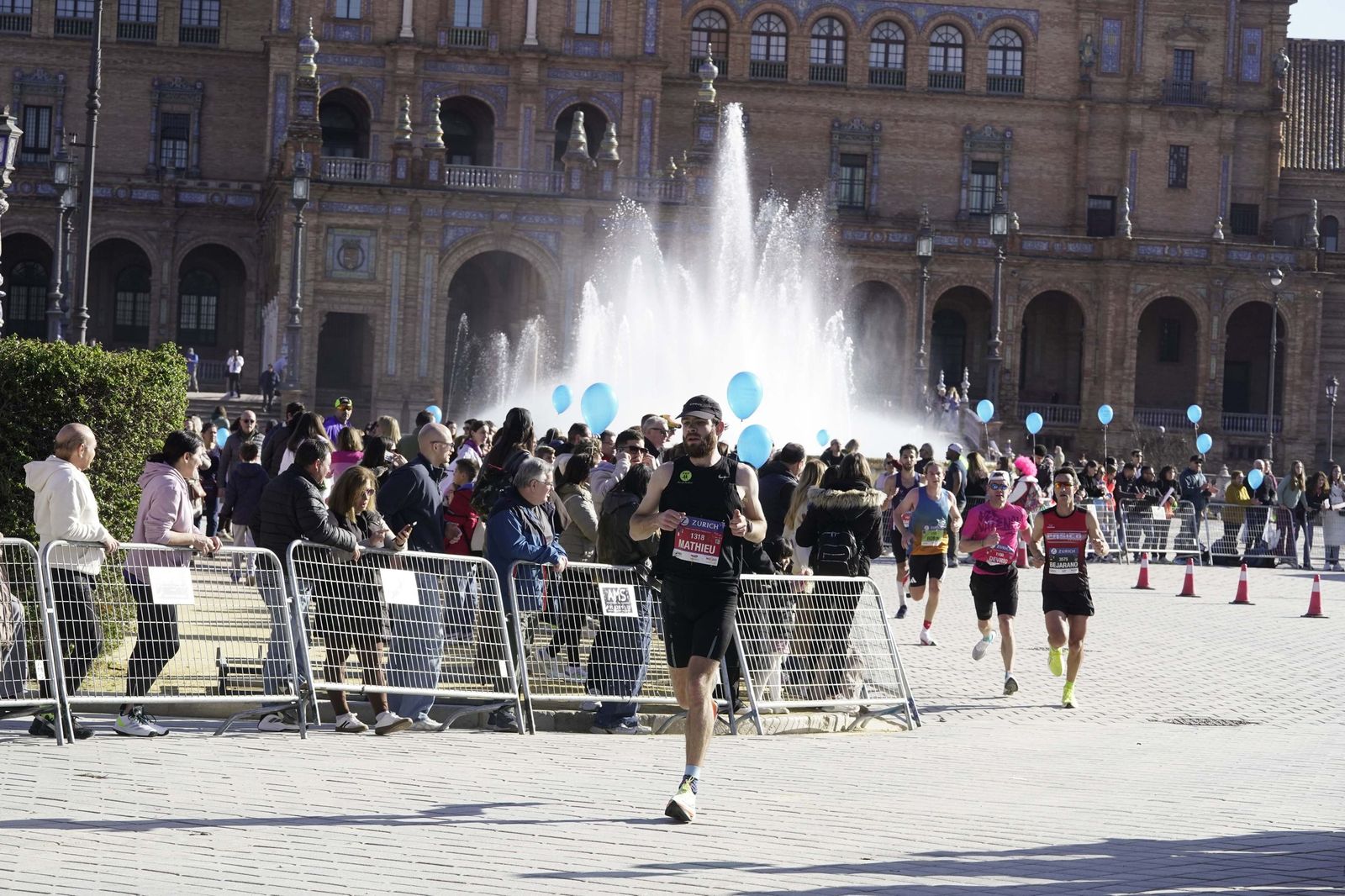 El Zúrich Maraton de Sevilla 2026 en la Plaza de España, galería 1