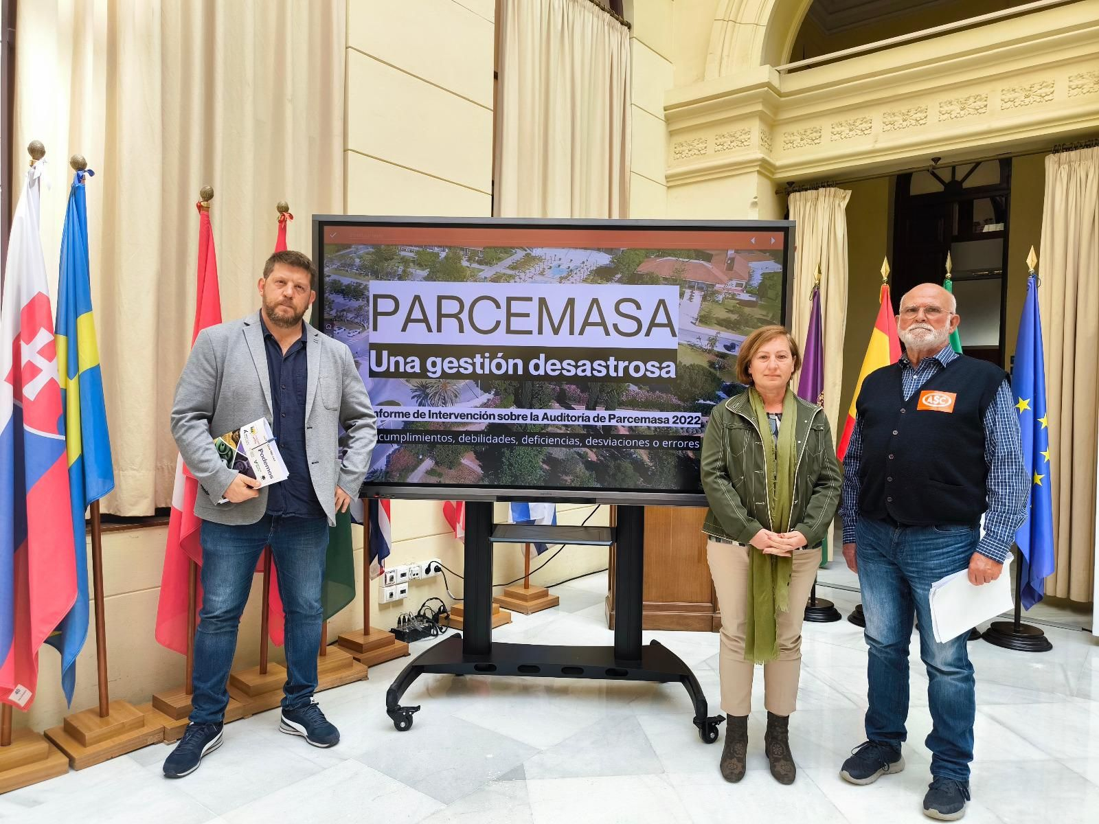 Con Málaga pide el cese del gerente de Parcemasa.