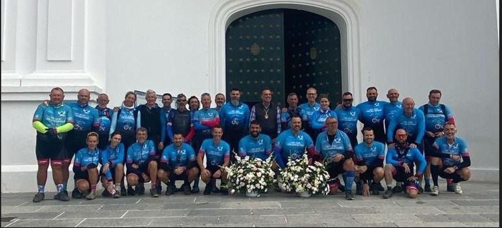 Los Enmonaos, a las puertas de la ermita rociera