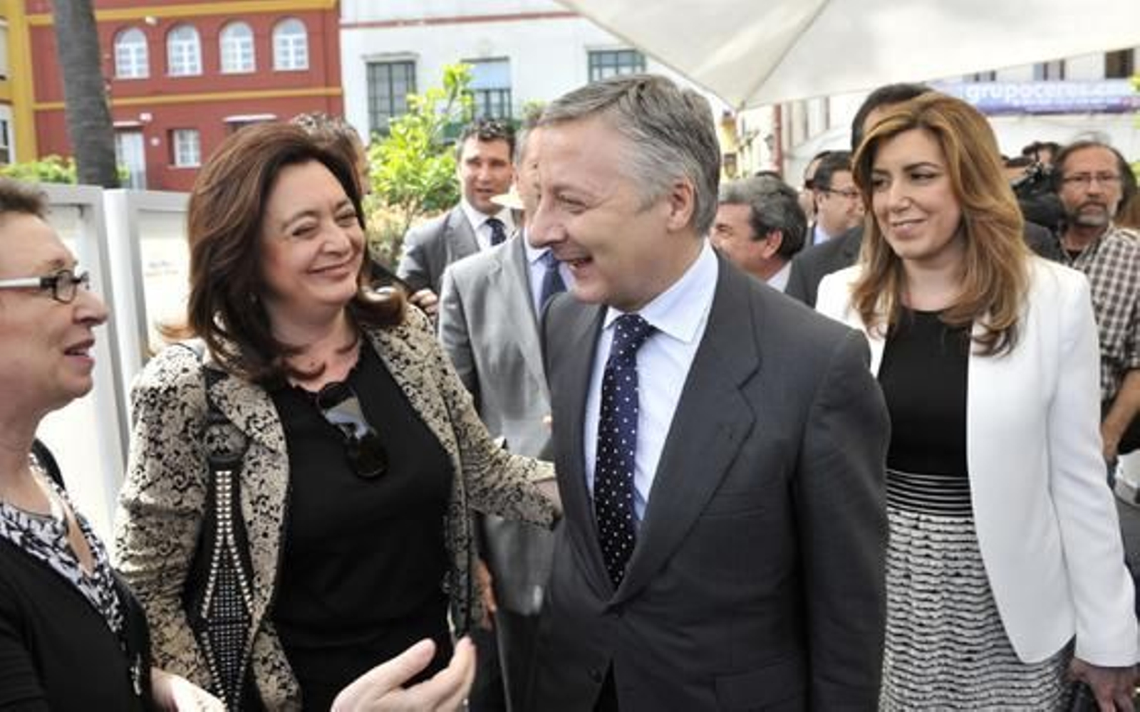 Mar Moreno conversa con José Blanco en los prolegómenos del acto.

Foto: Juan Carlos Vázquez y Victoria Hidalgo