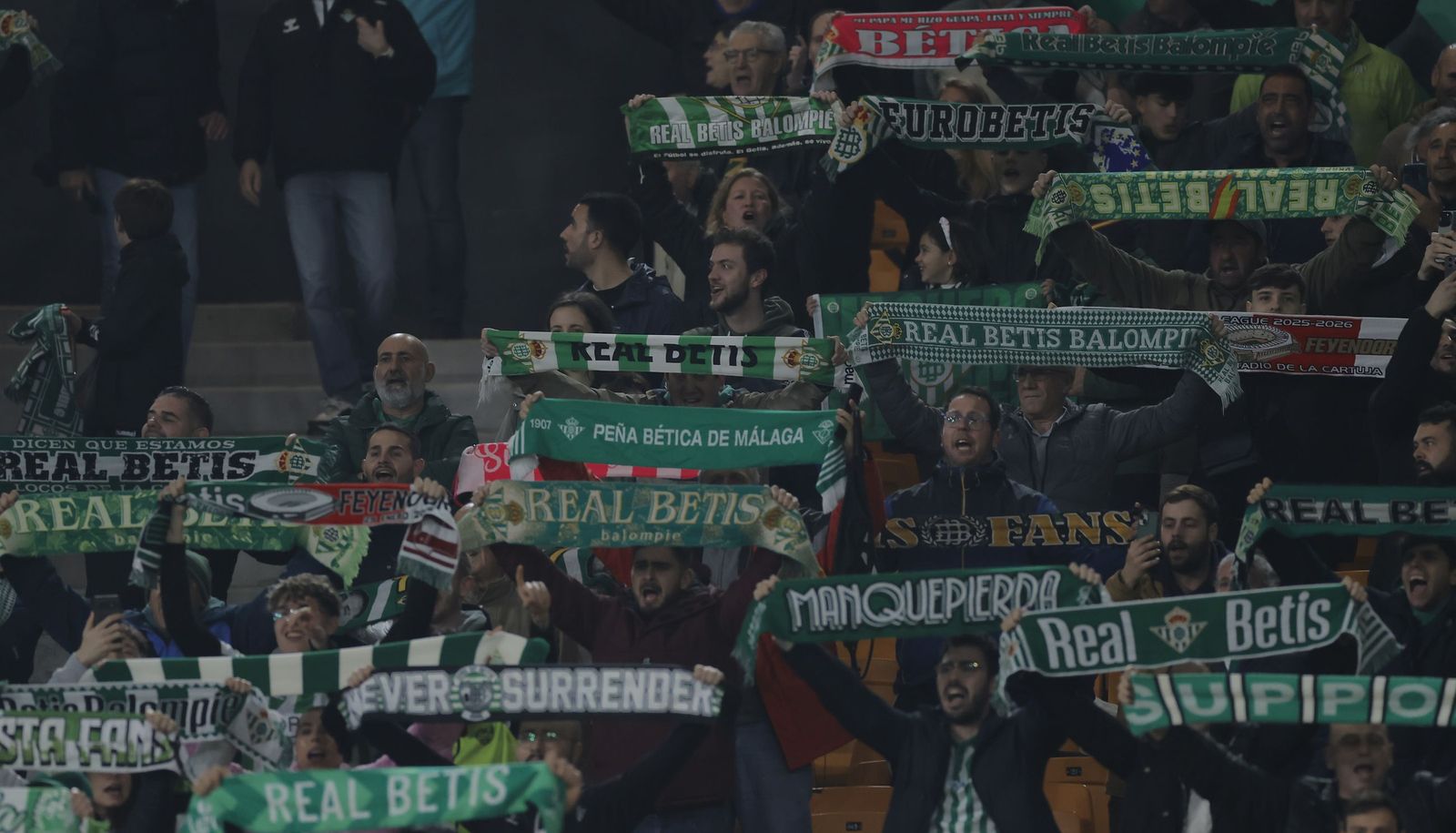 Buscate en las fotos del Betis - Feyenoord