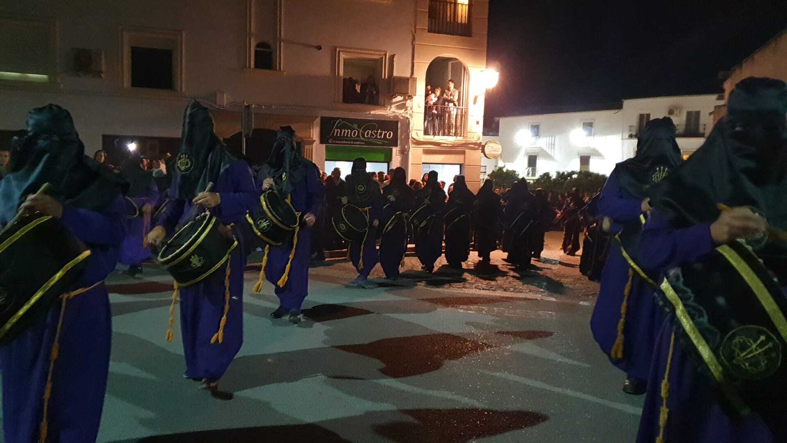 Miércoles Santo en Castro del Río: La visita del Cristo de la Buena Muerte al cementerio, en fotografías