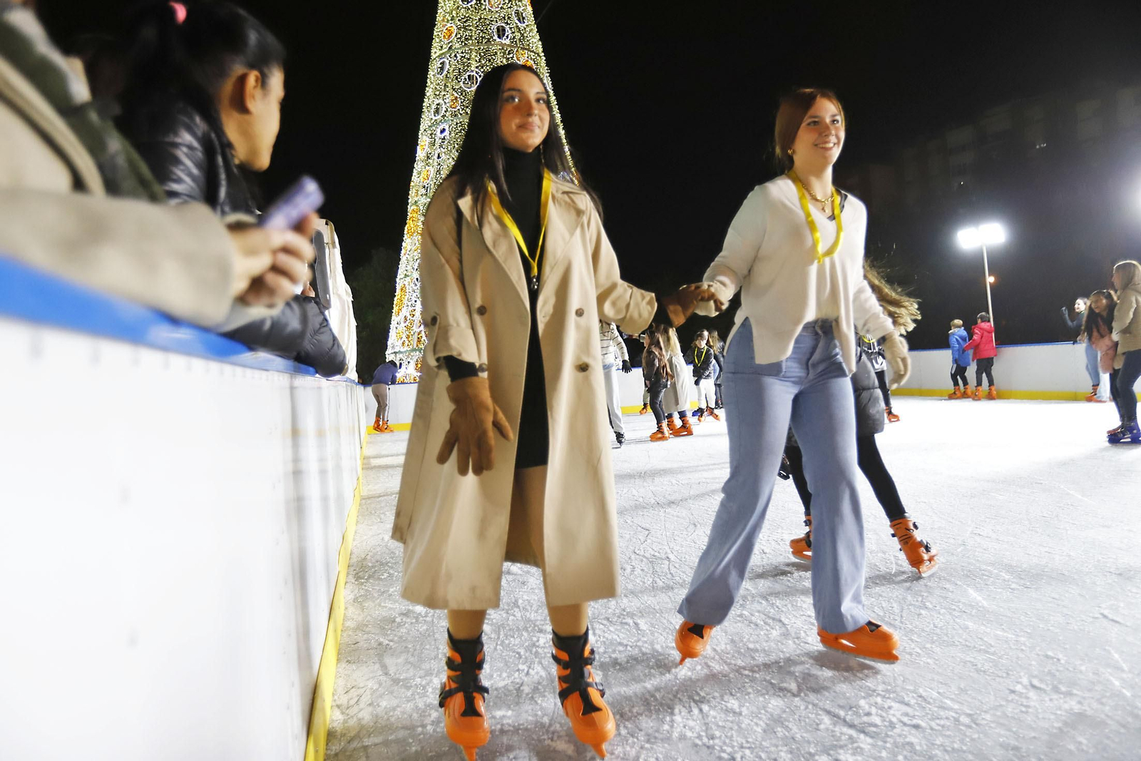 Imágenes de la pista de hielo en Isla Chica por Navidad