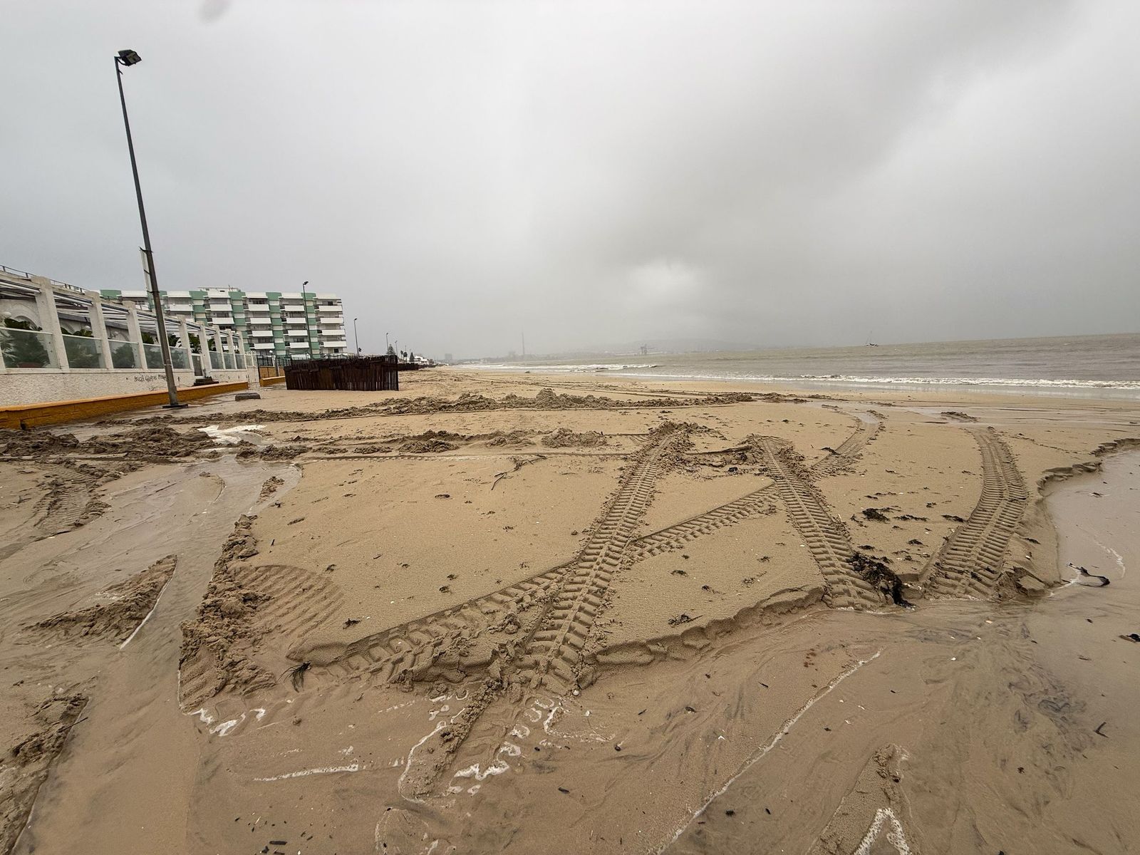 Fotografías de árboles caídos e inundaciones por la borrasca Leonardo