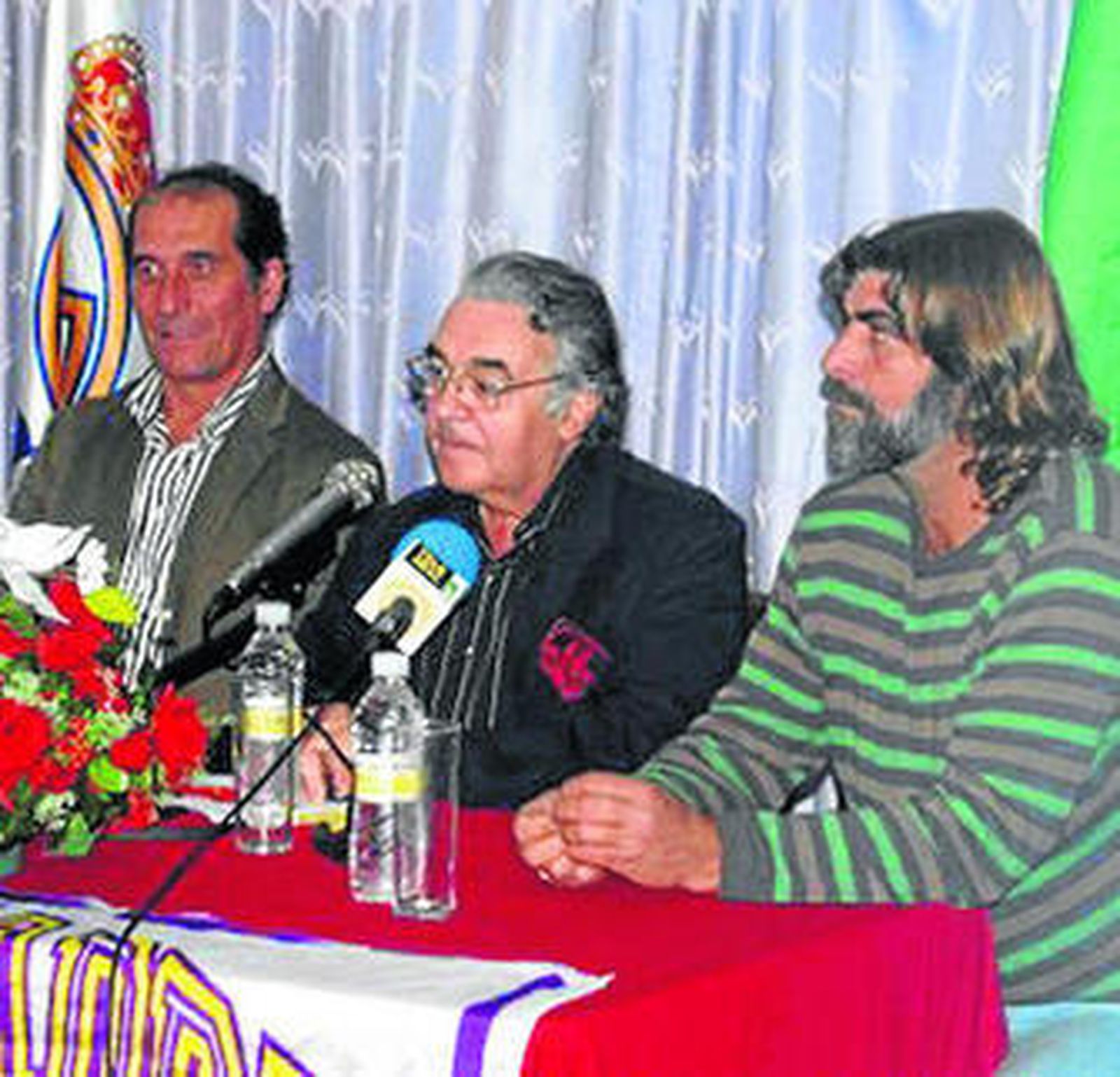 El espada Emilio Oliva y el futbolista Juan José hablaron de fútbol y toros.