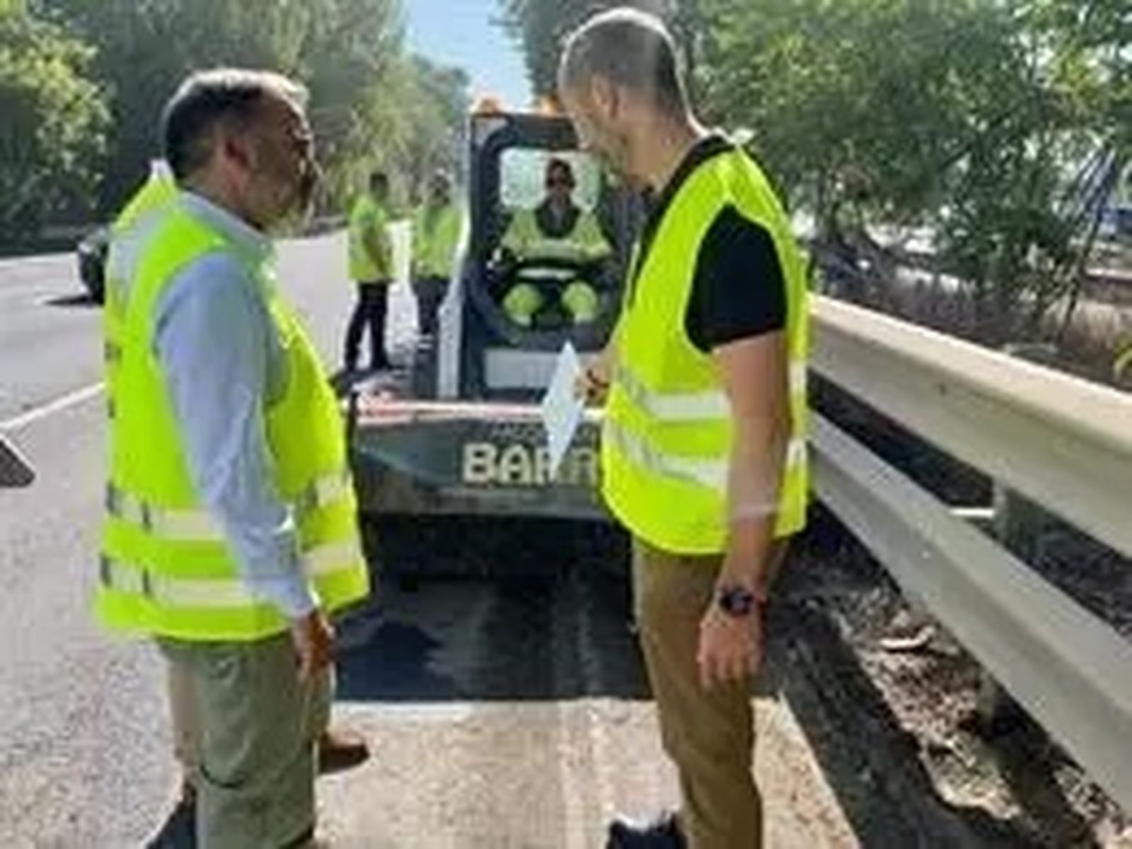 Desbroce en la Avenida de Andalucía de Granada para evitar fuegos o inundaciones