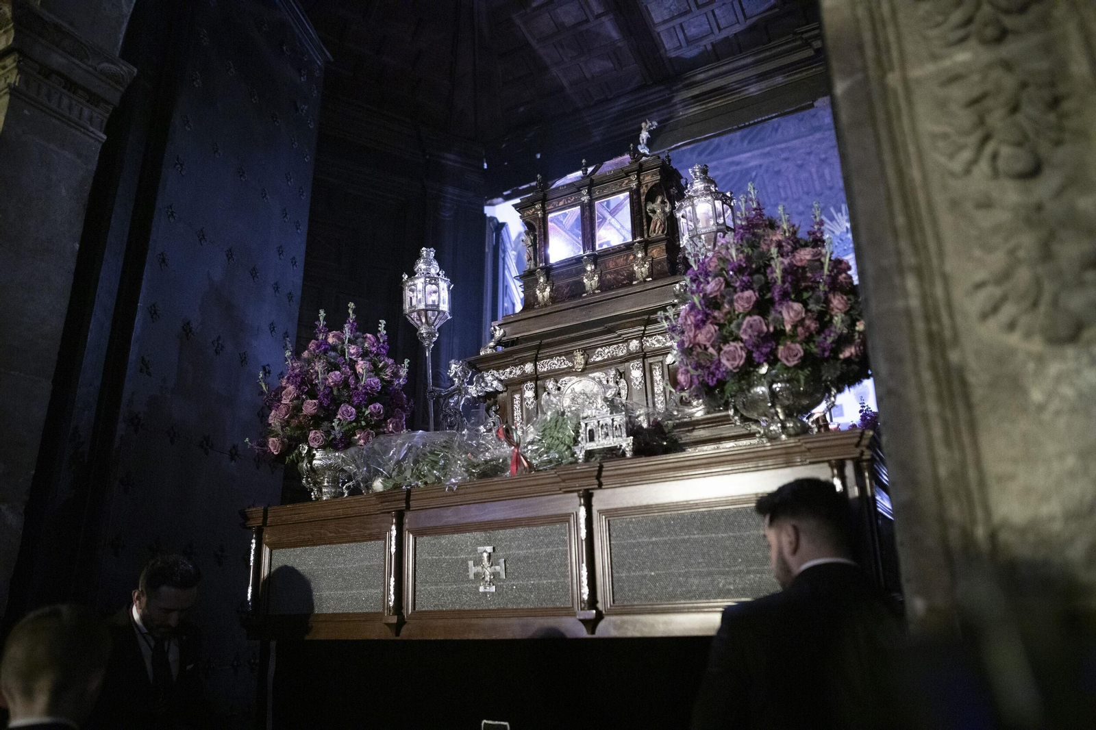 Fotos: Sepulcro hace su estación de penitencia