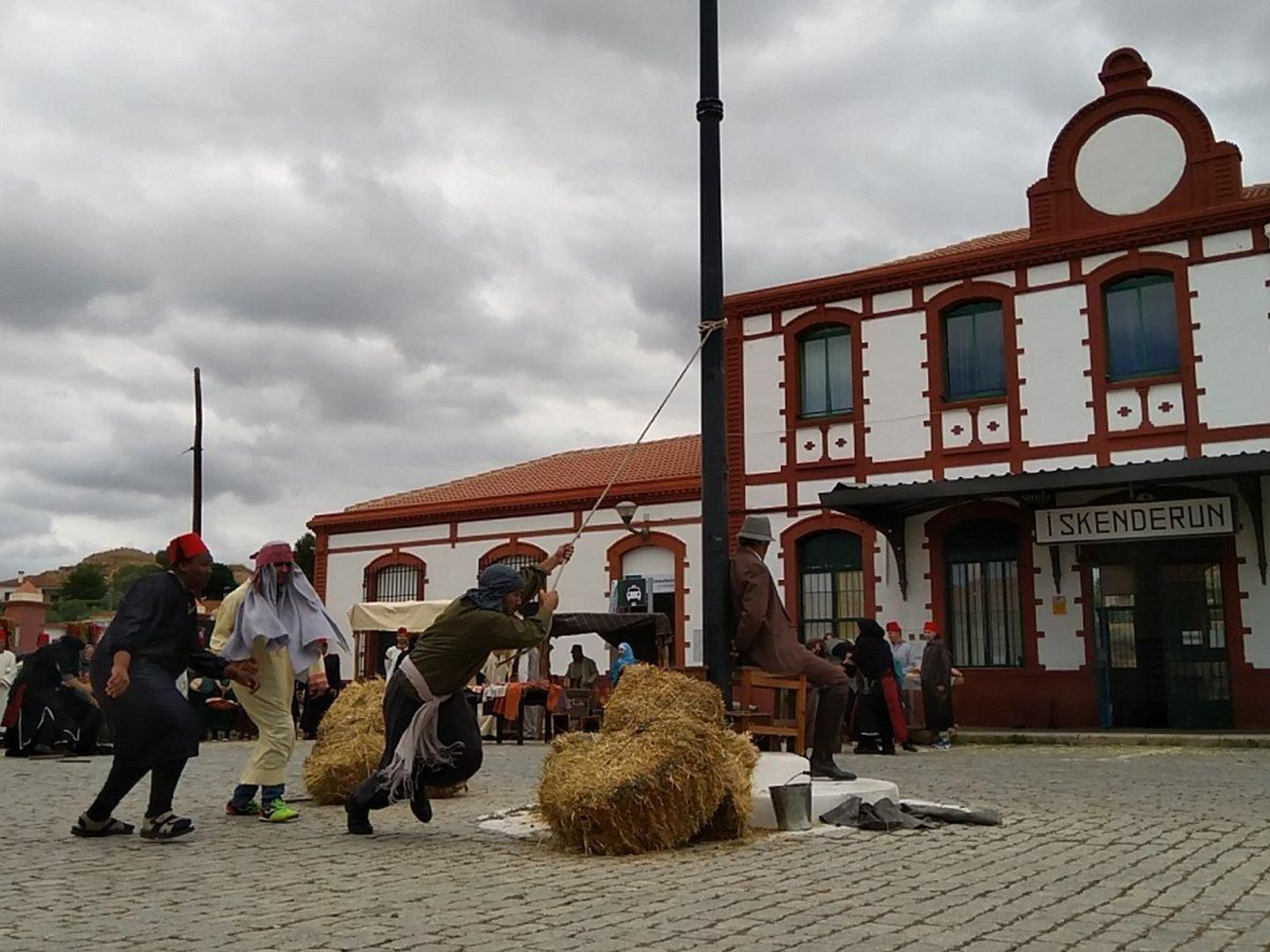 Un momento de la recreación de la persecución en la estación de Iskenderun.