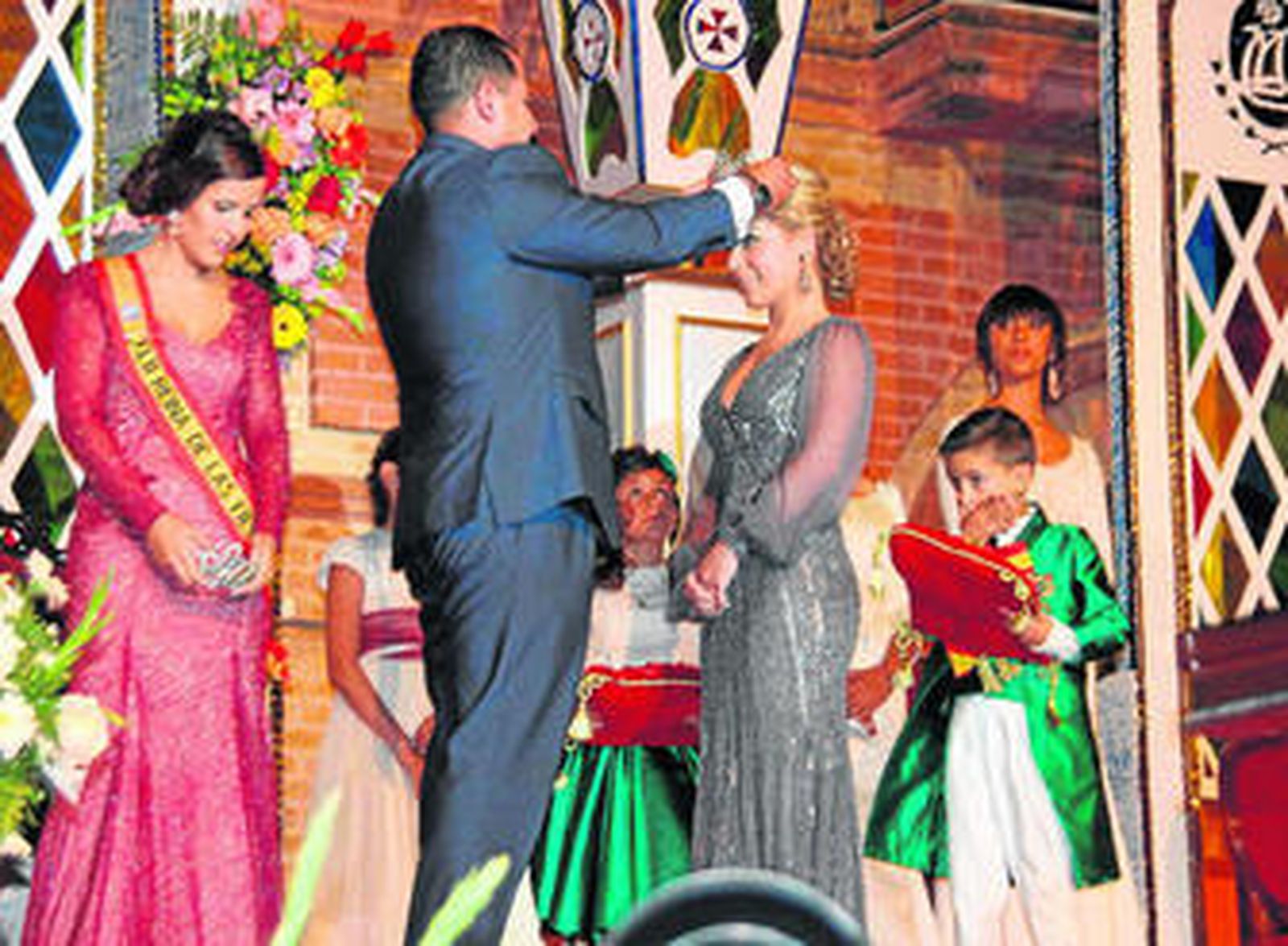 Momento de la coronación de Rocío Ibáñez.