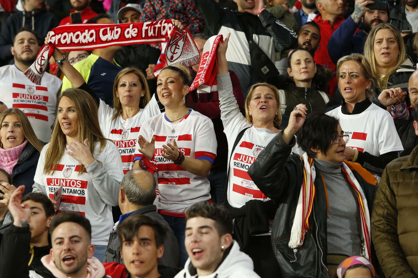 Fotos: la afición 'bendice' al Granada CF en Los Cármenes antes del partido de Copa