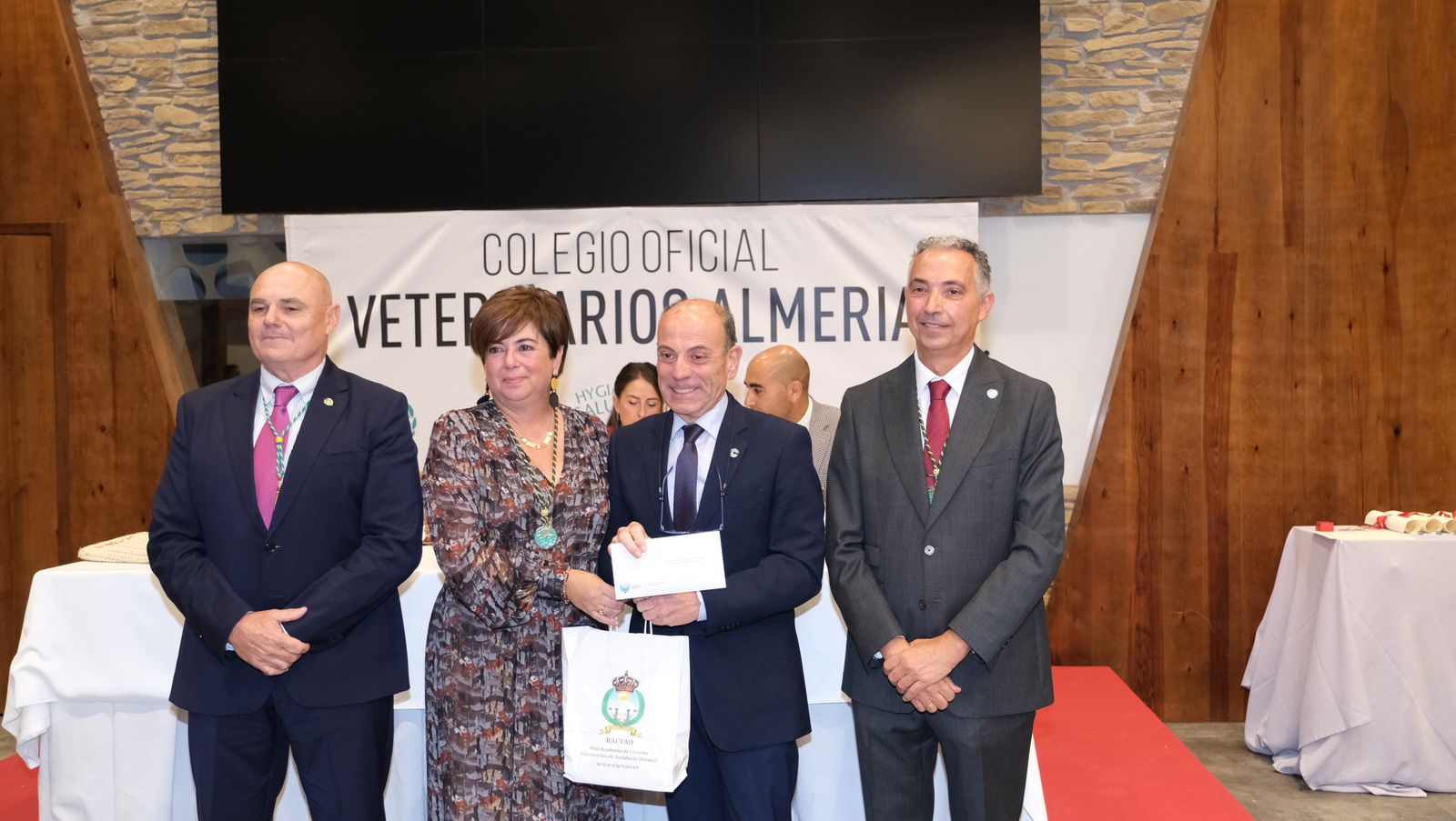 Imágenes de la fiesta del patrón del Colegio de Veterinarios de Almería