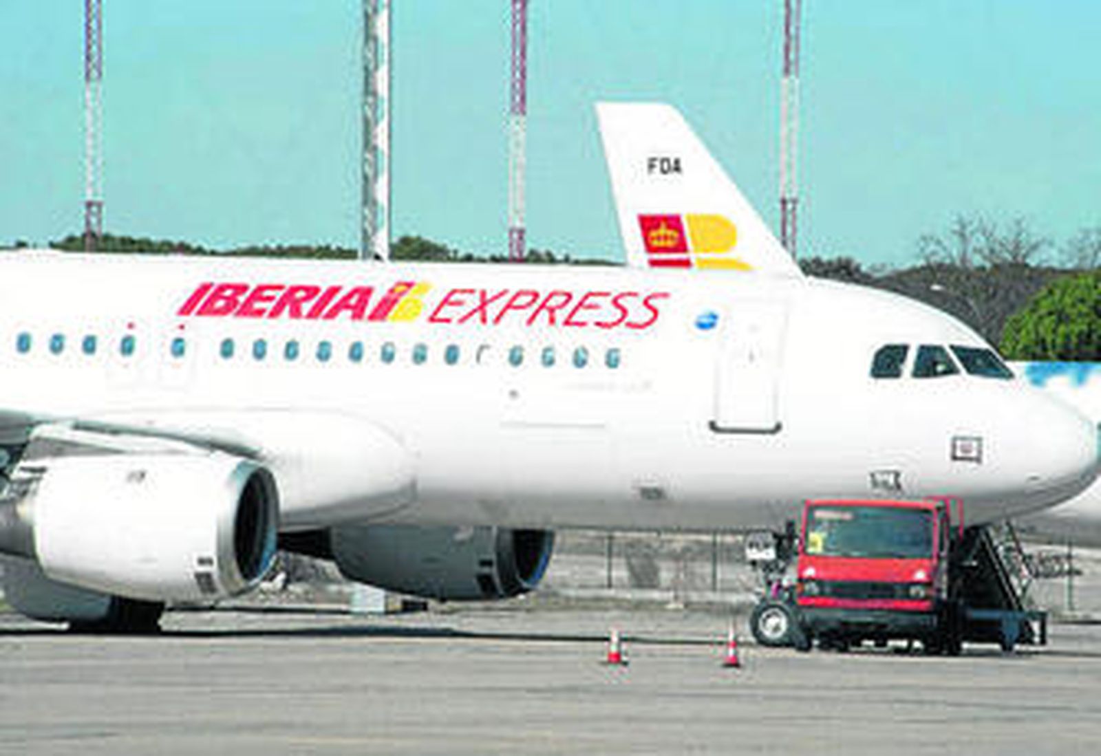 Uno de los aviones de la nueva compañía, ayer en Madrid.