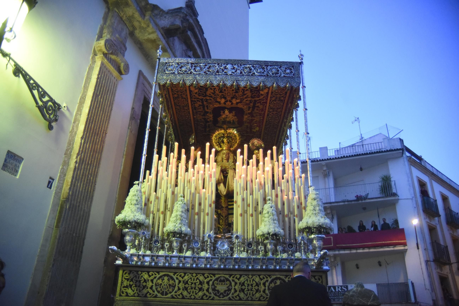 La procesión del Santo Sepulcro en este Viernes Santo de Córdoba, en imágenes