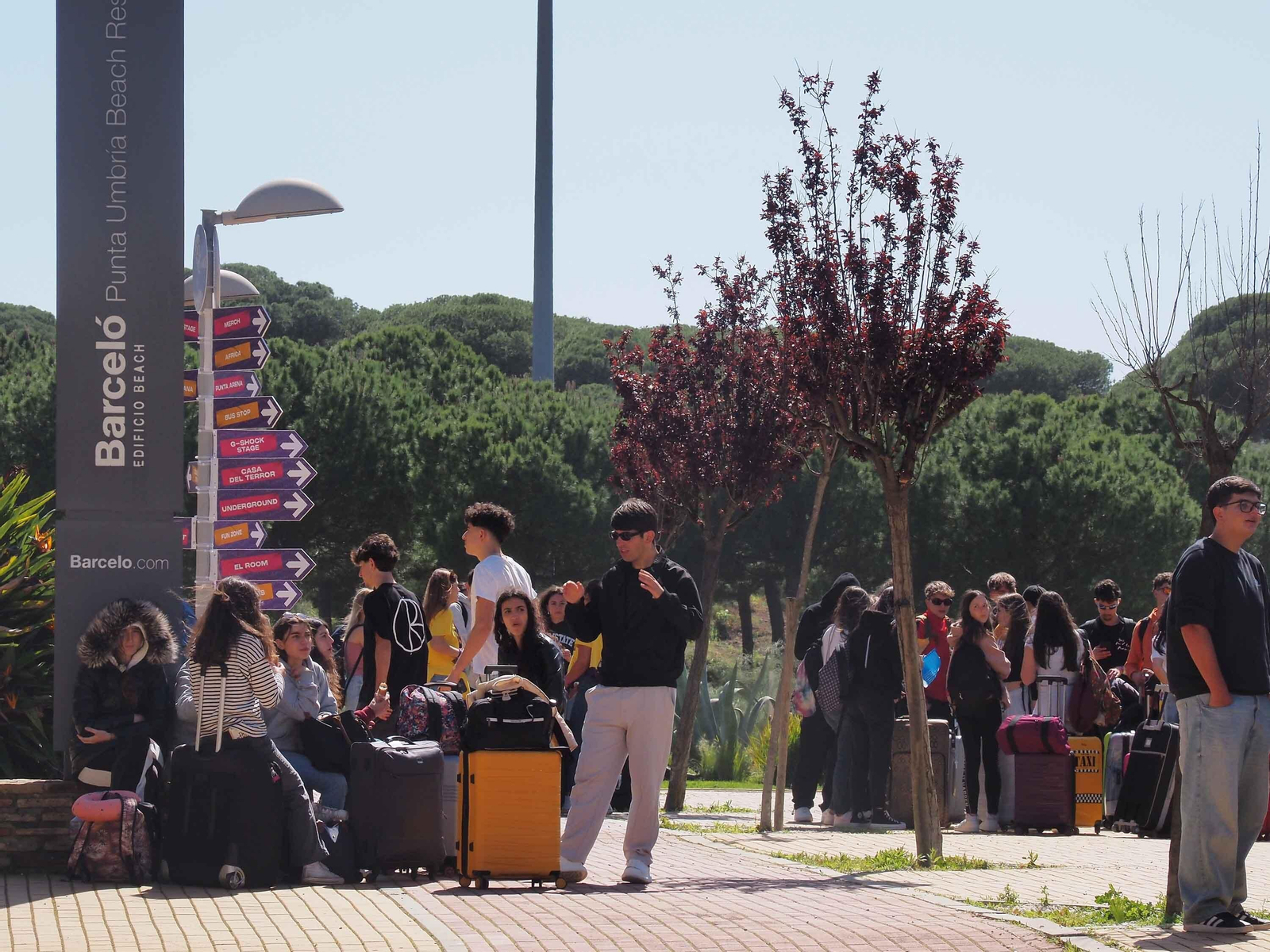 Las fotos de la espectacular llegada de 10.000 estudiantes portugueses a Punta Umbría