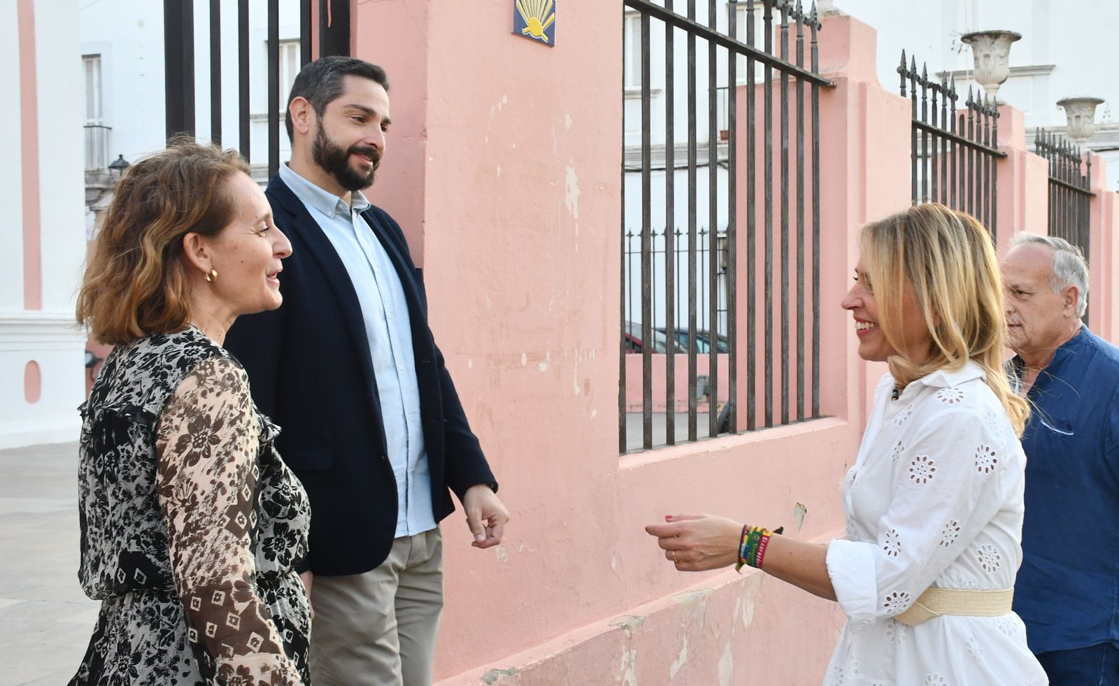 Visita de Almudena Martínez al Ayuntamiento de Puerto Real