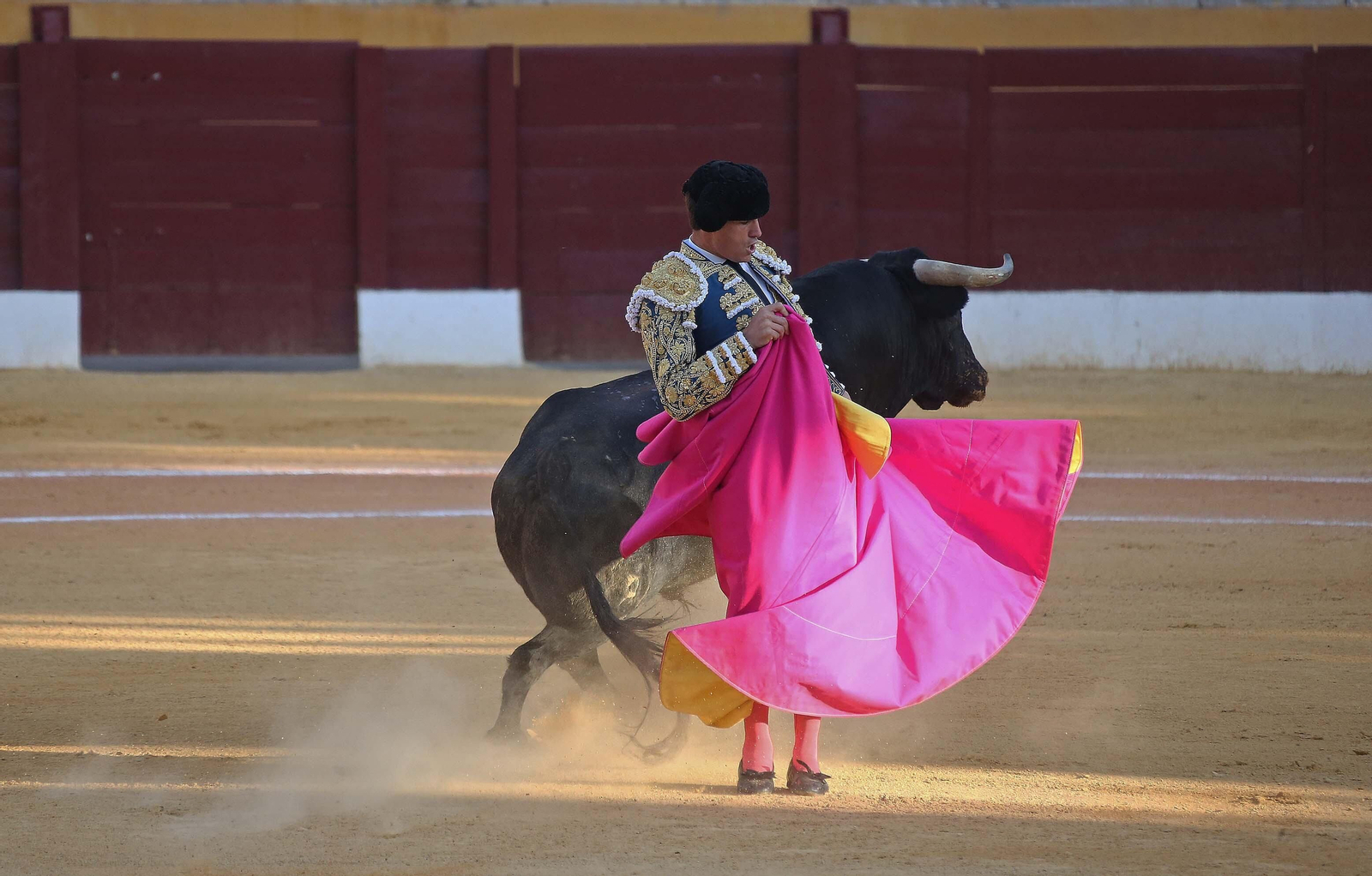 Fotos de la corrida del viernes de la Feria Taurina de La Línea 2023: Castella, Perera y Daniel Luque
