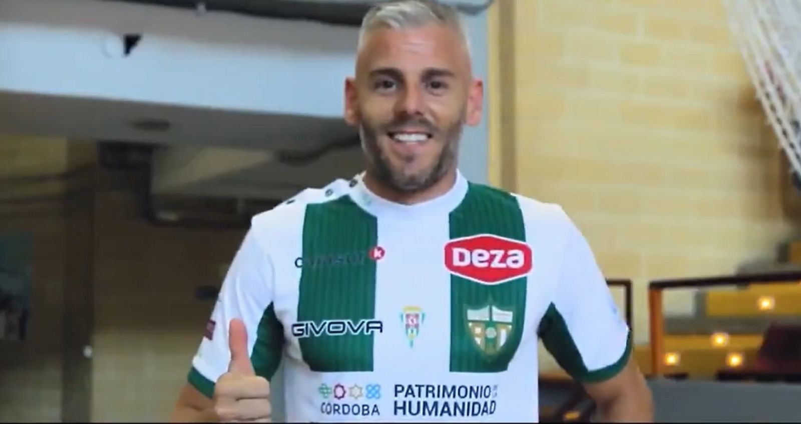 Miguelín viste la blanquiverde en el vídeo de su fichaje publicado por el Córdoba Futsal.