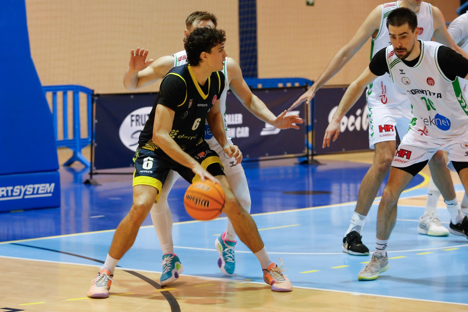 Las fotos del Udea-Zornotza de la Segunda FEB