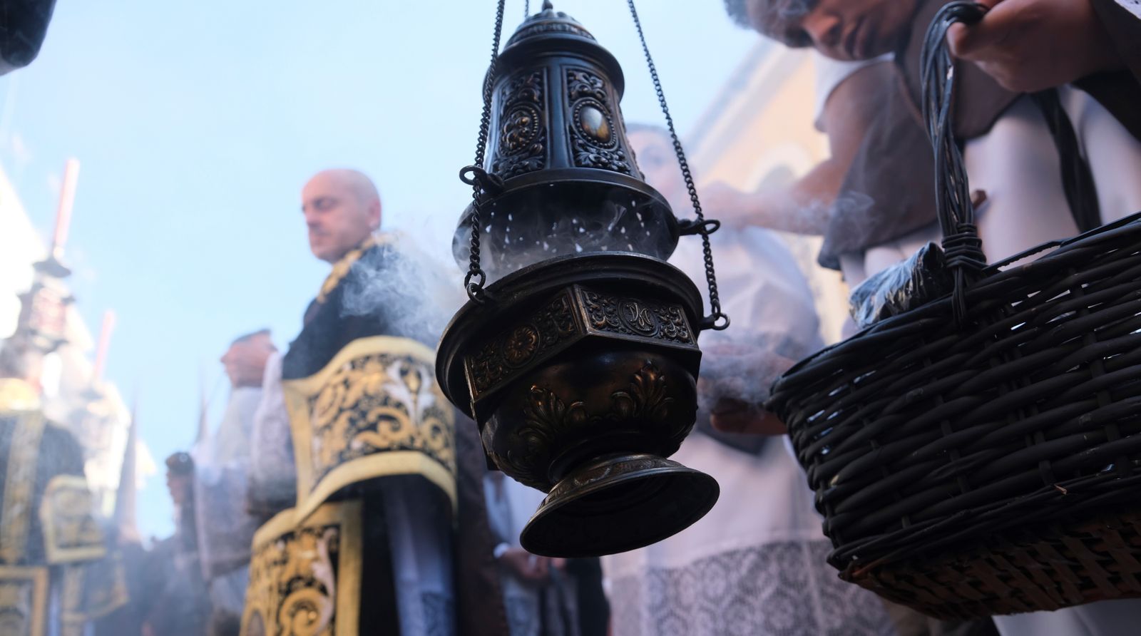Viernes Santo en Córdoba: la procesión de La Soledad, en imágenes