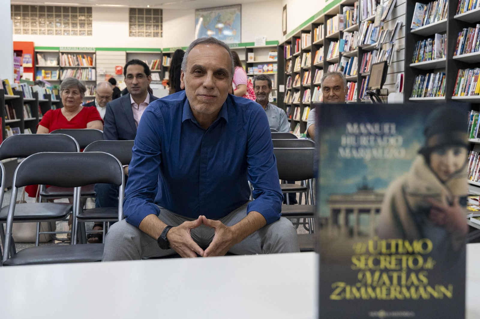 La presentación en Almería de la novela escrita por Manuel Hurtado, en imágenes