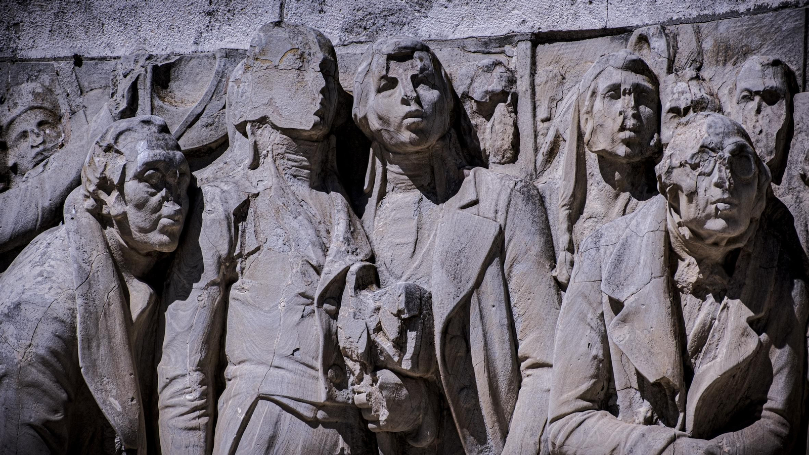 Monumento a la Constitución de 1812 en la Plaza de España.