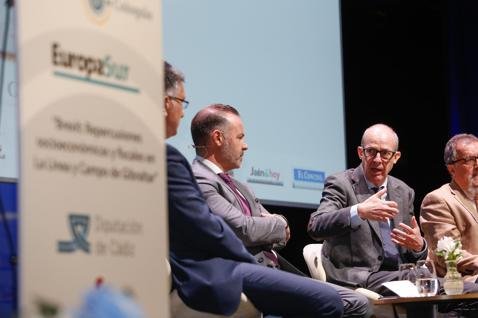 Las fotos del desyuno-coloquio "Brexit: repercusiones socioeconómicas y fiscales en La Línea y el Campo de Gibraltar"