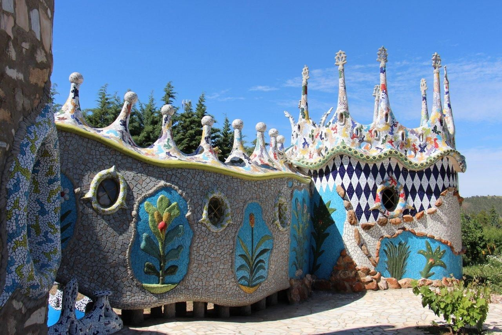 El bello castillo modernista al estilo "Gaudí" que podrás visitar a un salto de Huelva: "Una joya arquitectónica"