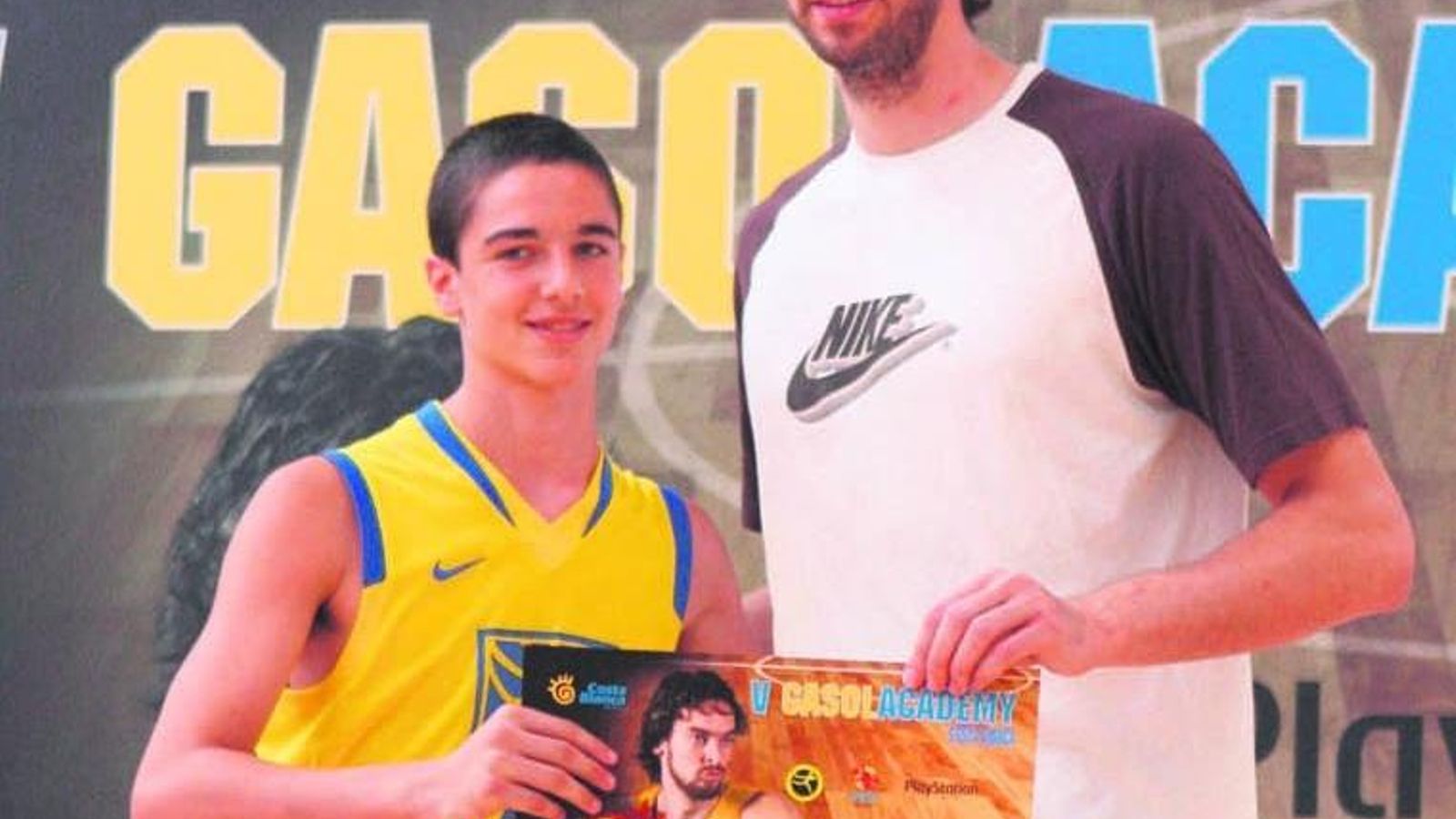 Francis Alonso, con Paul Gasol. Francis Alonso, con Paul Gasol.