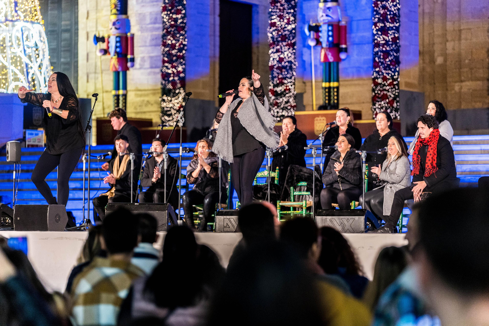 Doble sesión de zambombas navideñas en la plaza del Rey de San Fernando