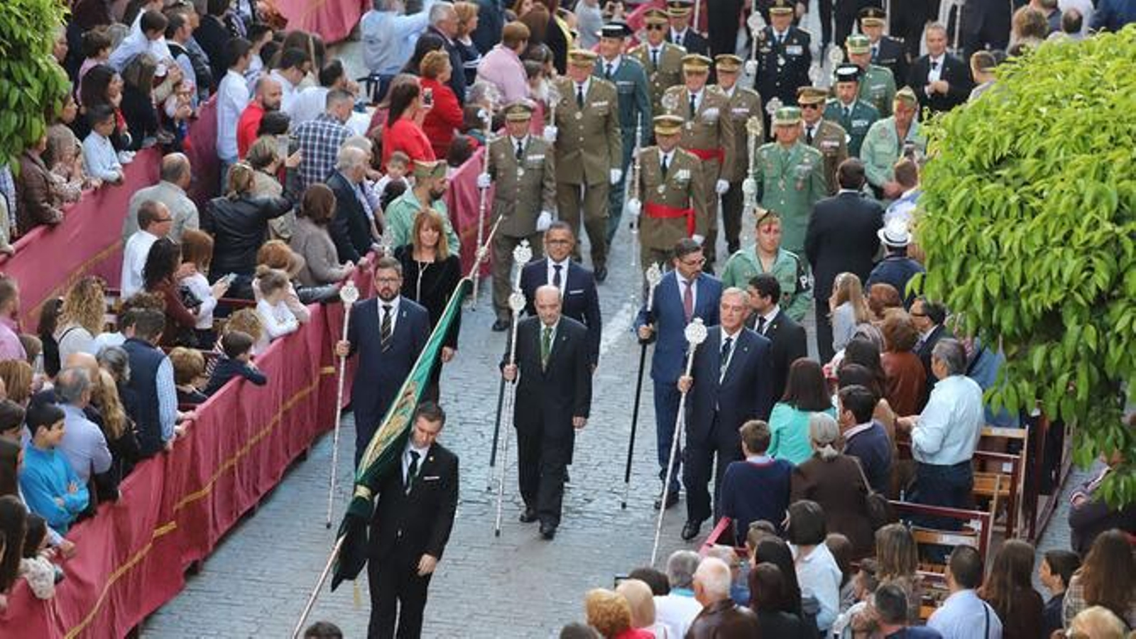 Así fue la procesión del Cristo de la Vera+Cruz acompañado por la Legión en el año 2019