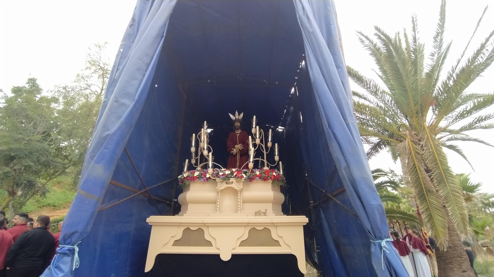 Las imágenes de la primera salida del nuevo Cristo de La Almadraba en San Fernando