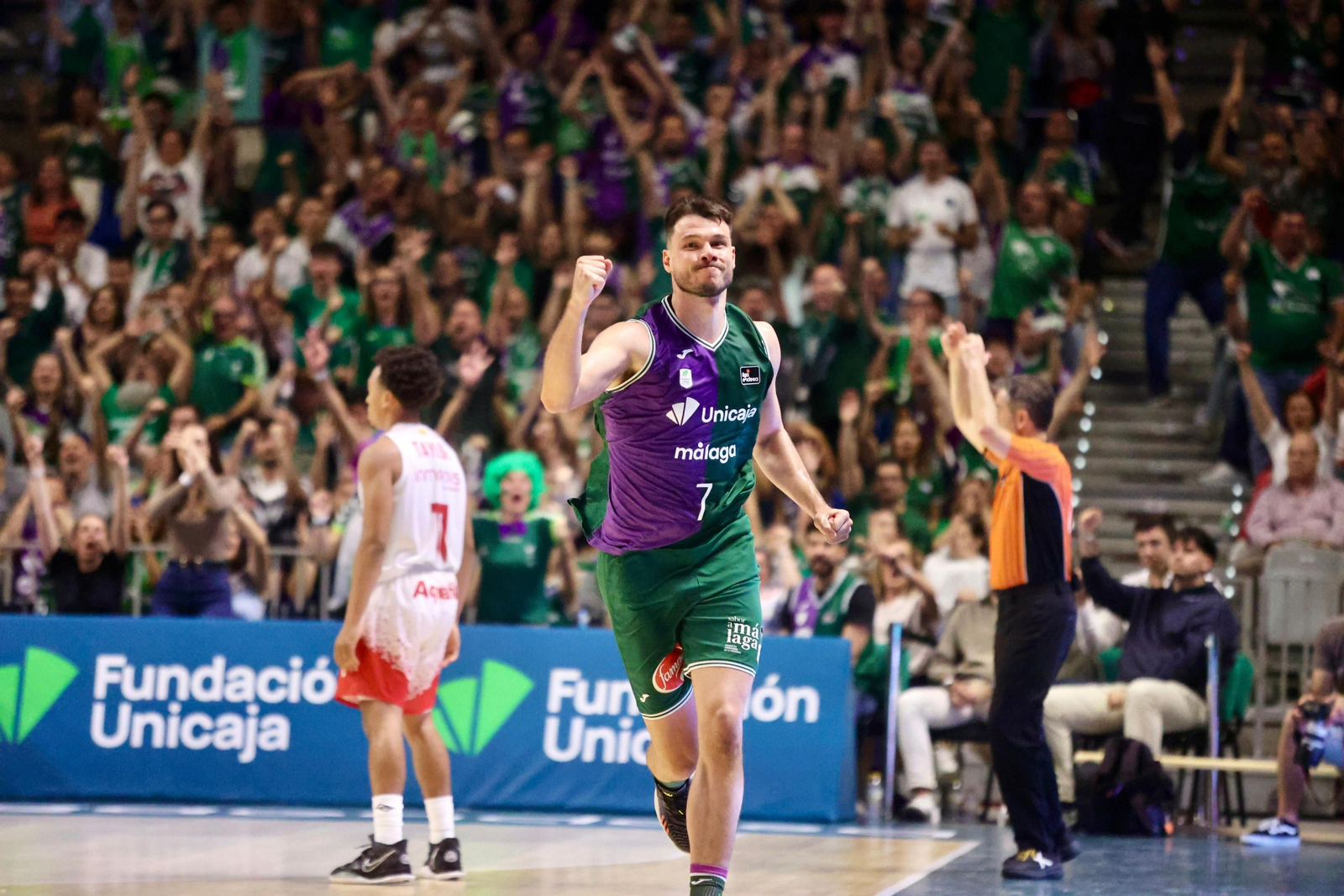 Barreiro celebra un triple