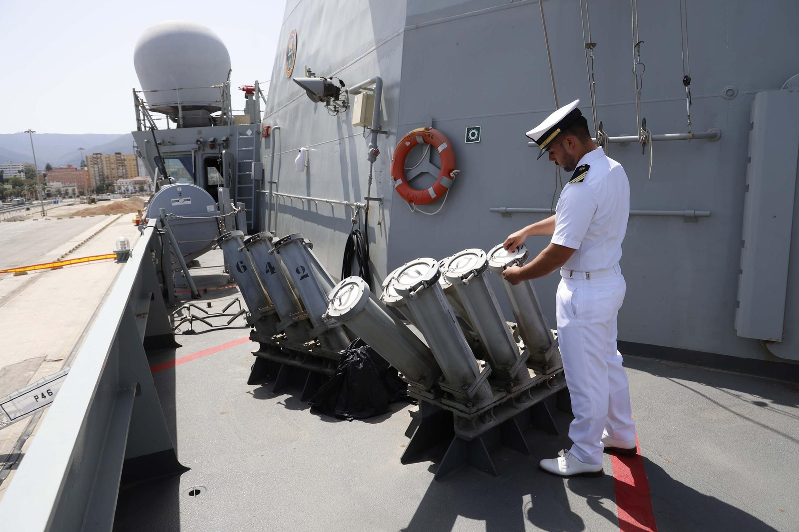 Las fotografías de la visita del buque de la Armada "Furor" al Puerto de Algeciras