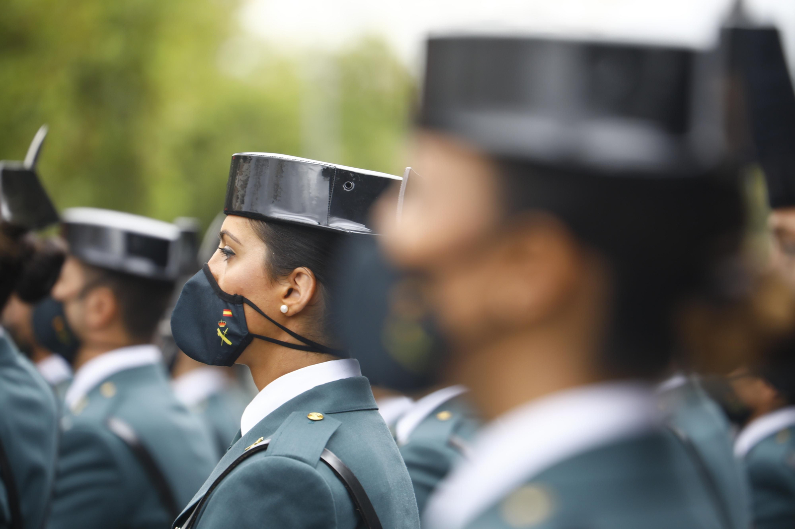 El desfile por la celebración de la semana de la Guardia Civil en Córdoba, en fotografías
