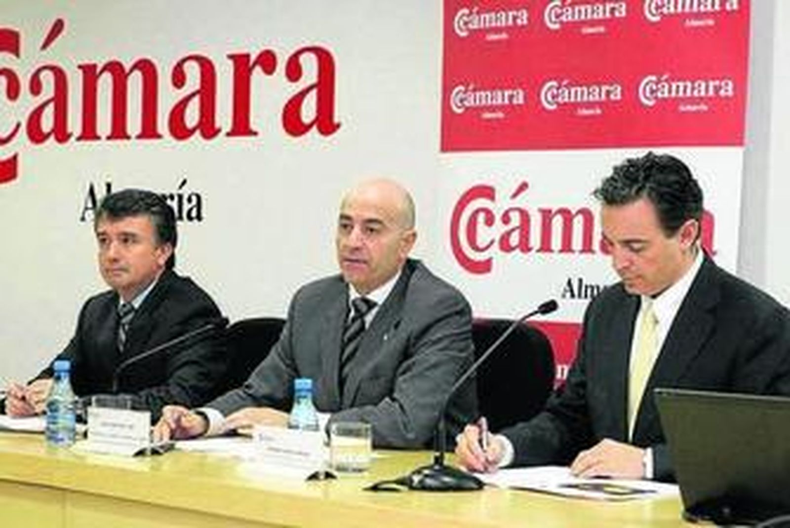 Rafael Úbeda, Diego Martínez Cano y Fernando Ruano, en la Cámara.