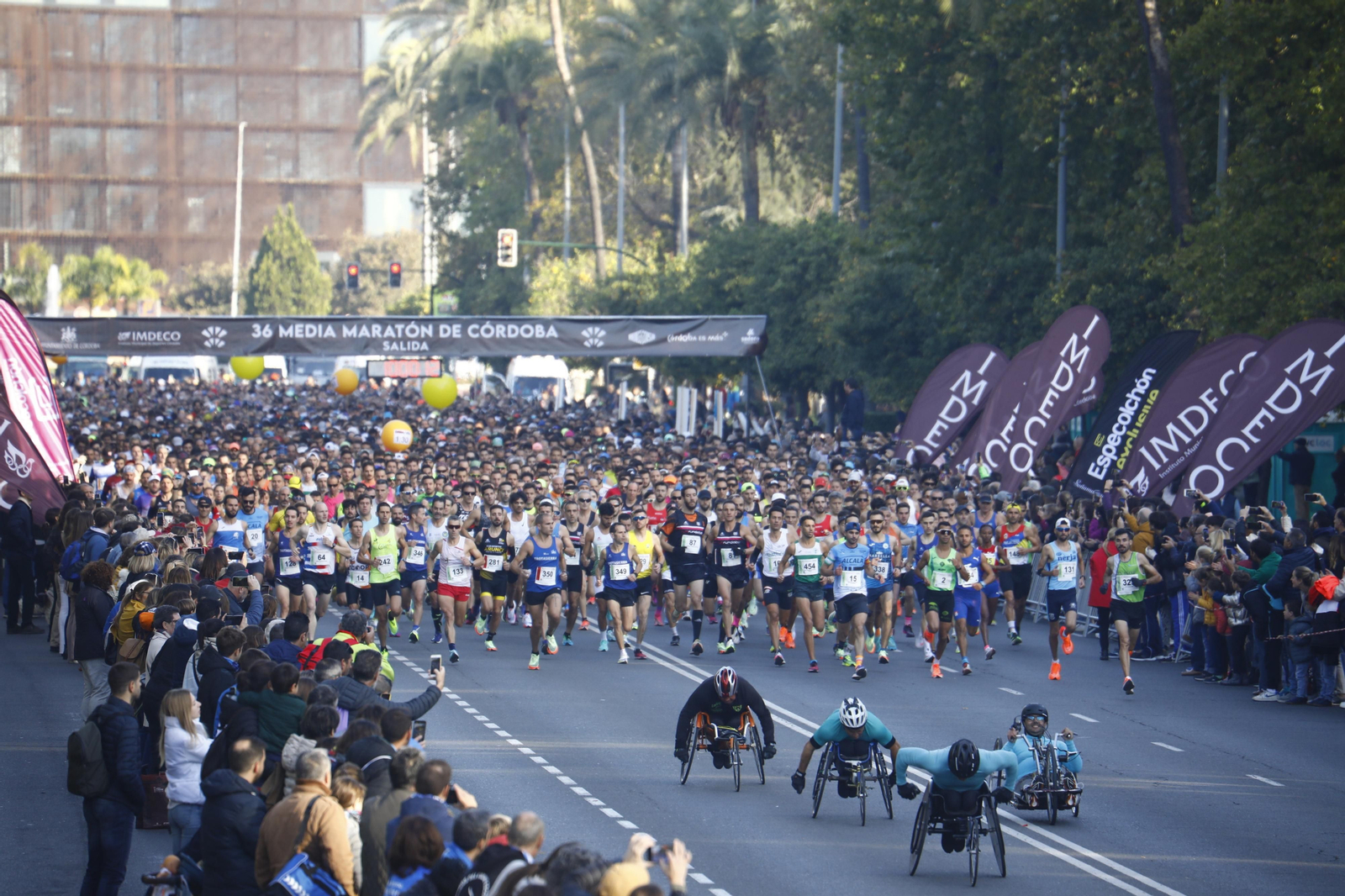 Las imágenes de la salida de la 36 Media Maratón de Córdoba
