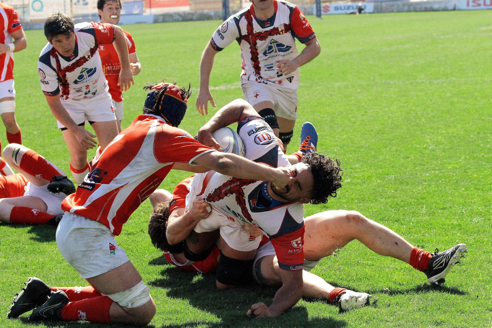 Placaje a un atacante de URA.