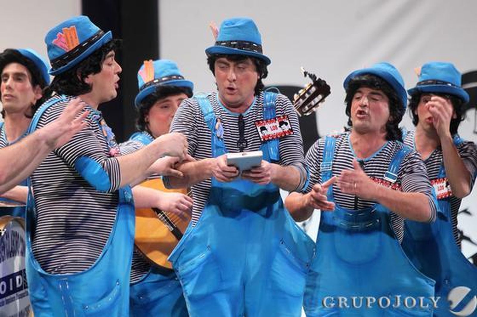 Chirigota 'Los protagonistas'

Foto: Jesus Marin / Lourdes de Vicente