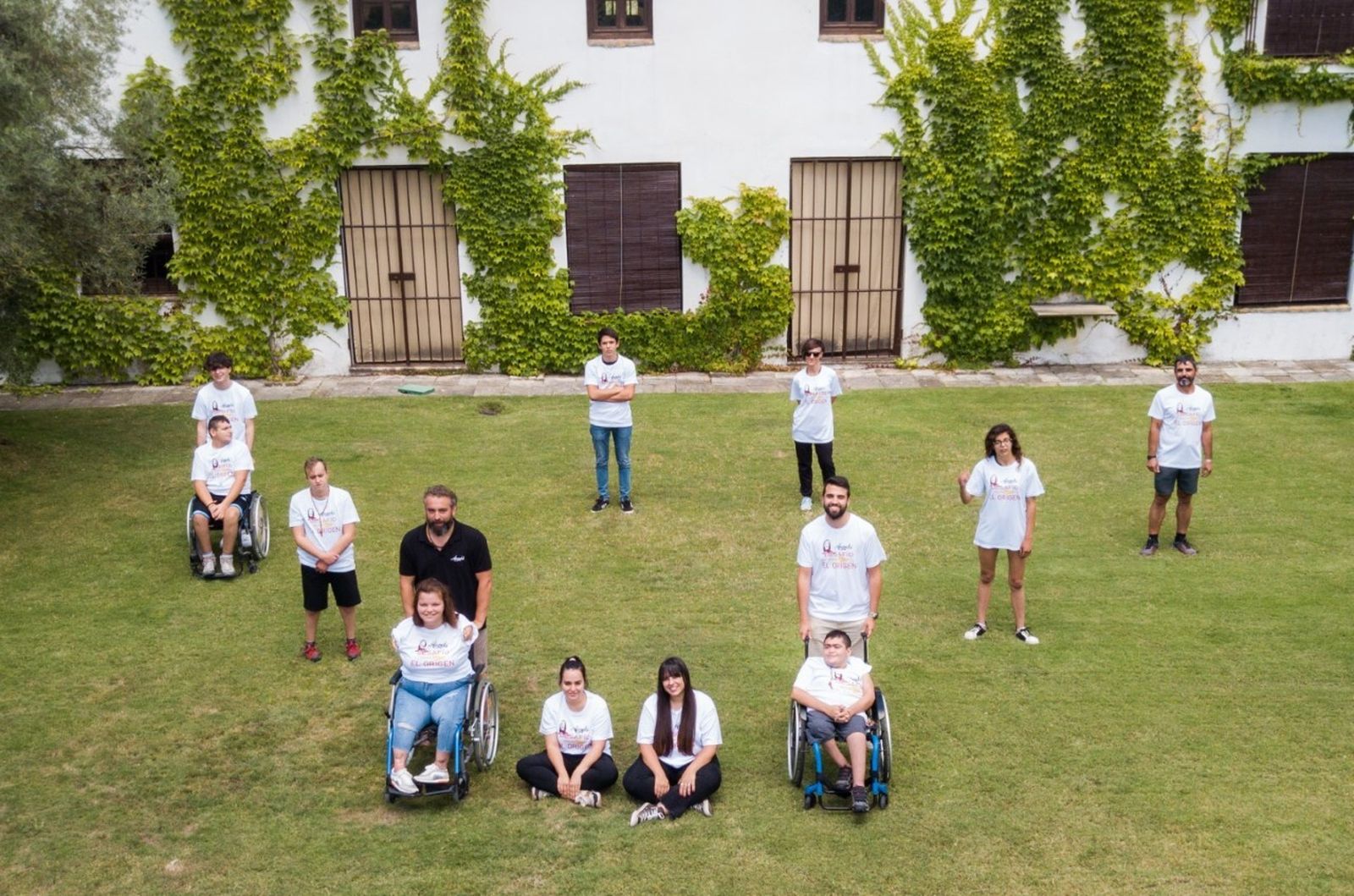 Jóvenes de la Asociación de discapacitados ANPEHI, en la convivencia en El Marrufo con la Fundación Jaime González-Gordon.