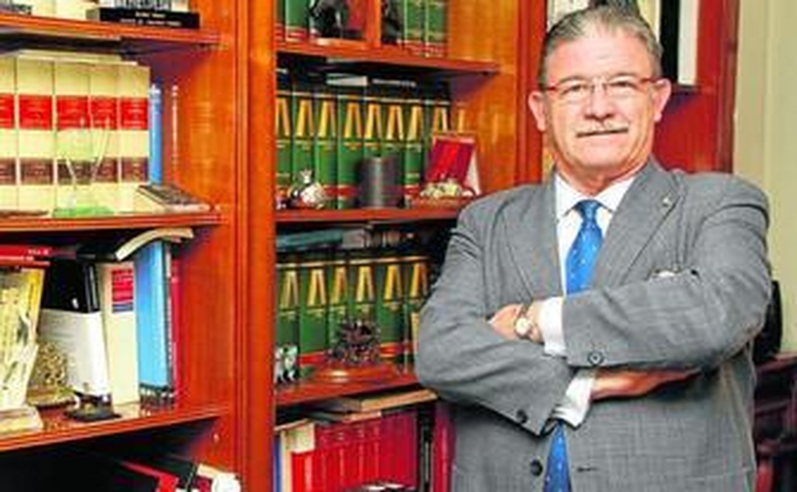 El reelegido como presidente del Colegio de Abogados, Eduardo Torres.