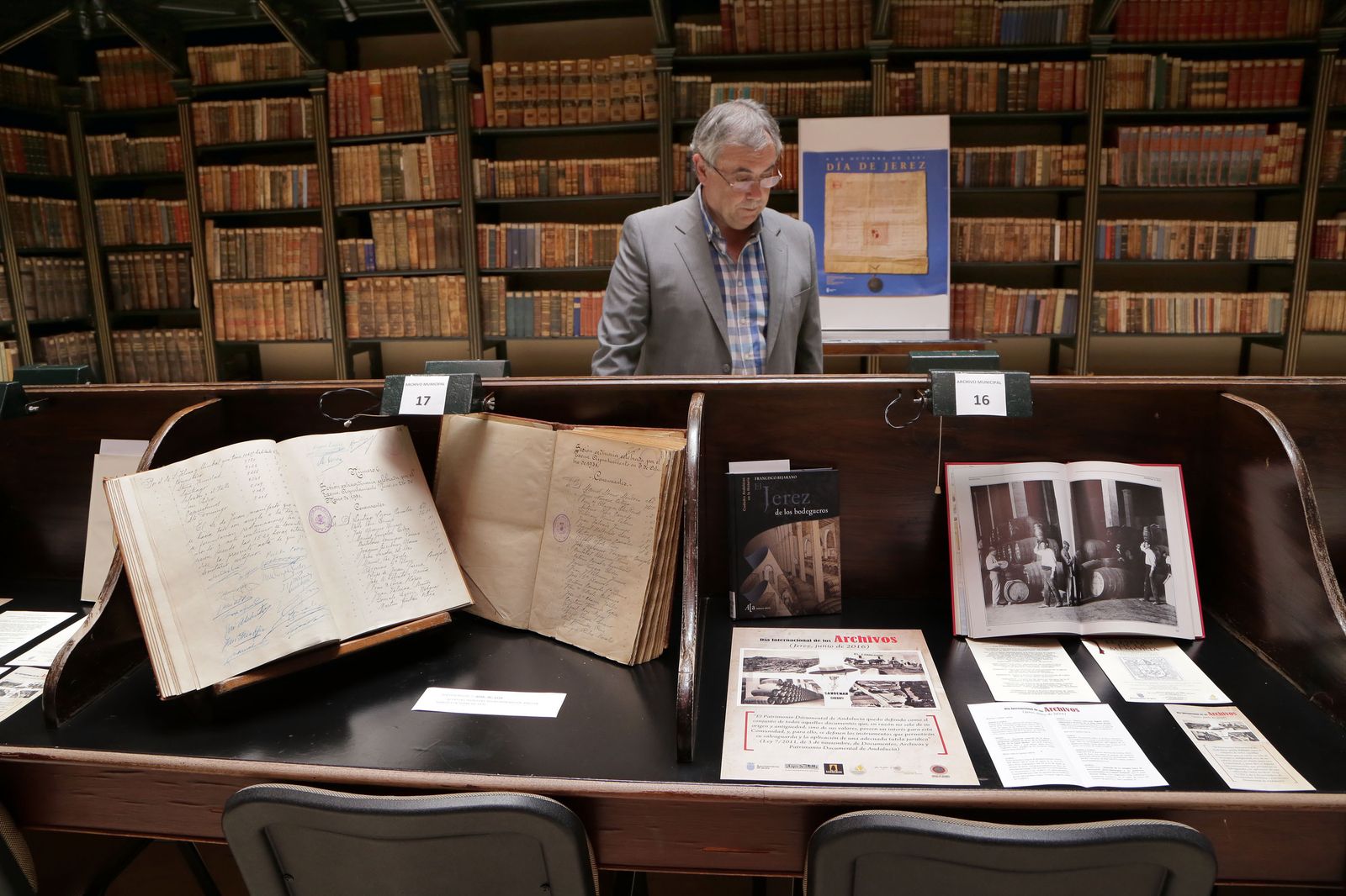 Exposición de documentos del Archivo Municipal en la pasada edición.