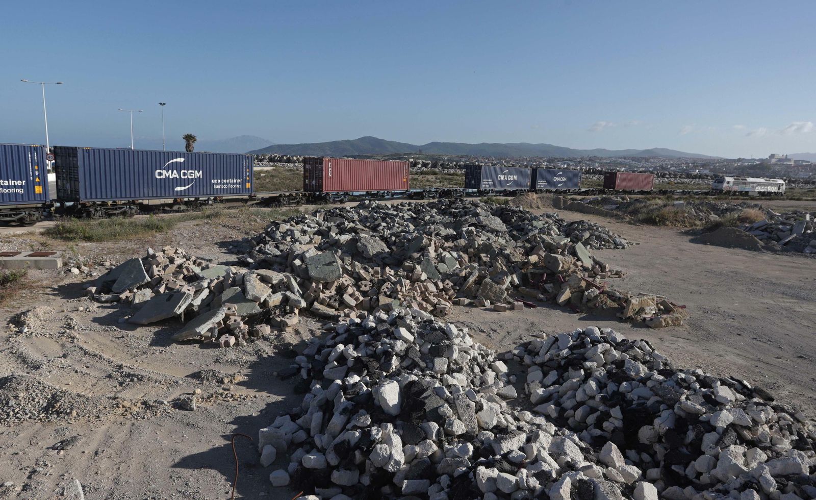 El primer tren de mercancías parte desde el Puerto de Algeciras, en la tarde del lunes.