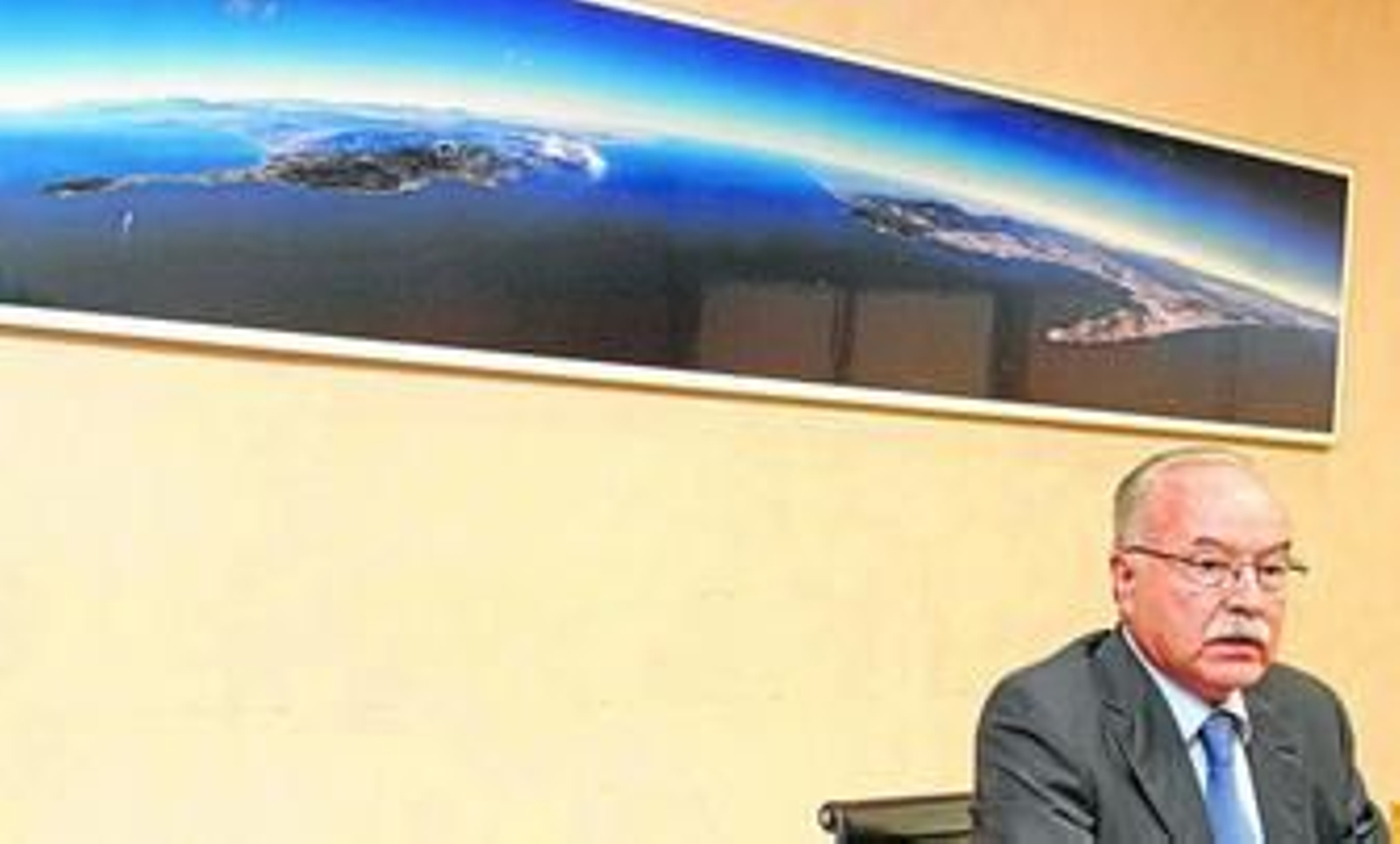 El presidente de la Autoridad Portuaria Bahía de Algeciras (APBA), Manuel Morón, durante la rueda de prensa de ayer.