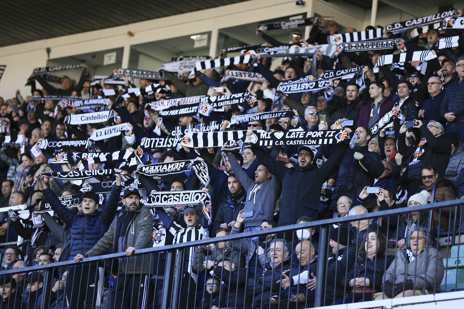 Aficionados del Castellón en Castalia.