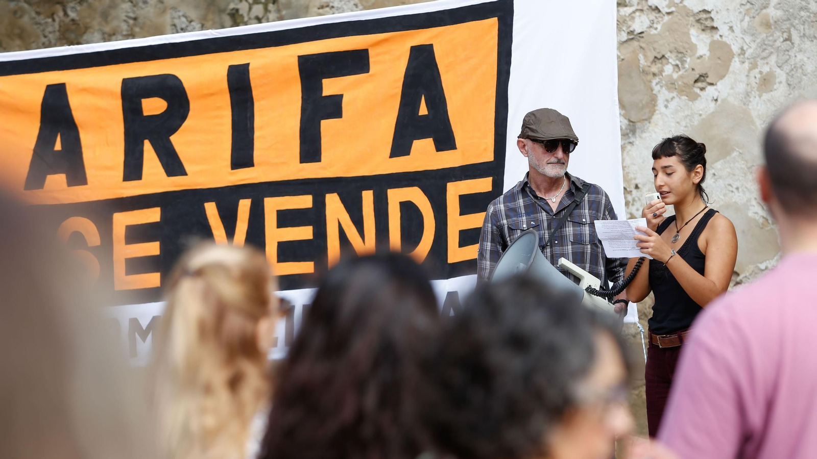 La manifestación por el derecho a una vivienda digna en Tarifa, en imágenes
