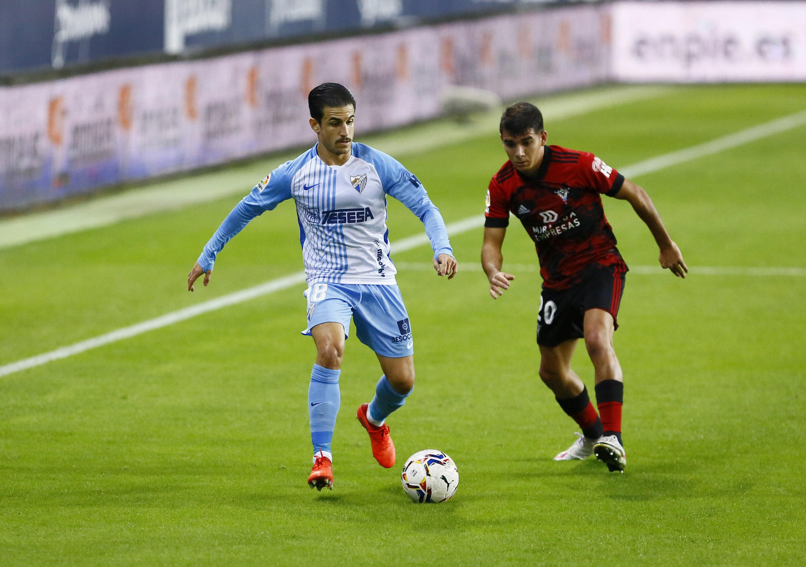 Matos controla el balón.