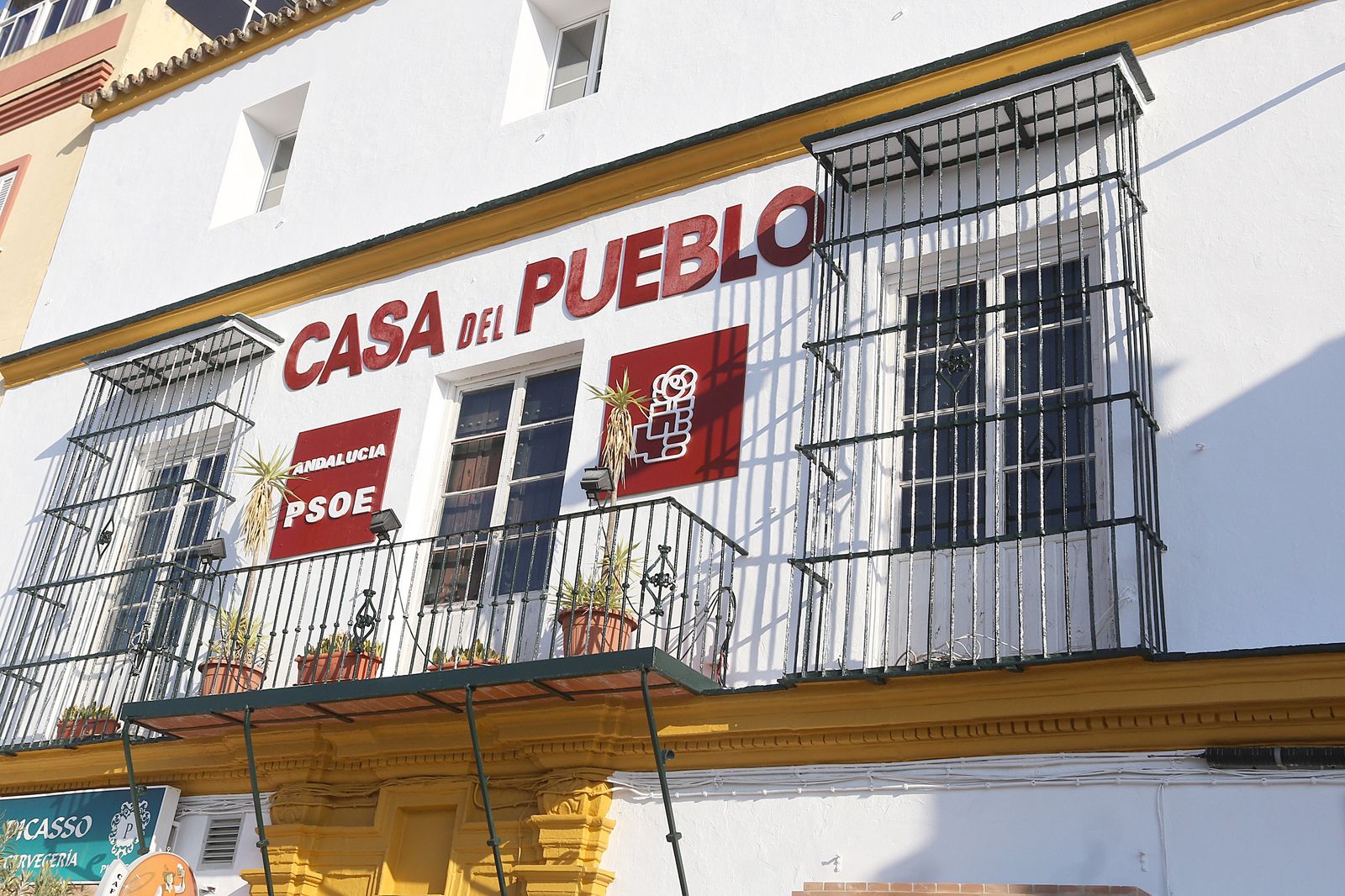 Fachada de la Casa del  Pueblo , sede de la agrupación socialista.