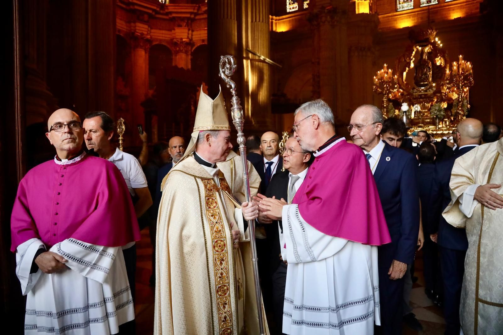 La procesión de la Virgen de la Victoria de Málaga, en imágenes