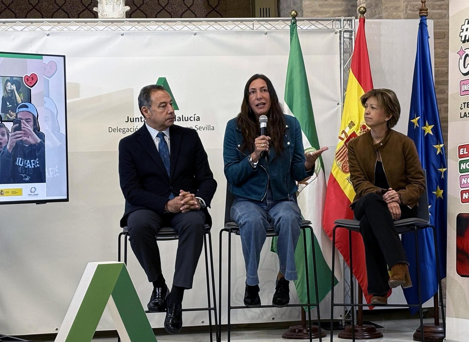 El delegado de Gobierno de la Junta de Andalucía, Ricardo Sánchez Antúnez; la consejera de Igualdad, Loles López; y la directora del IAM, Olga Carrión, en la presentación de la campaña #RedFlagChallenge
